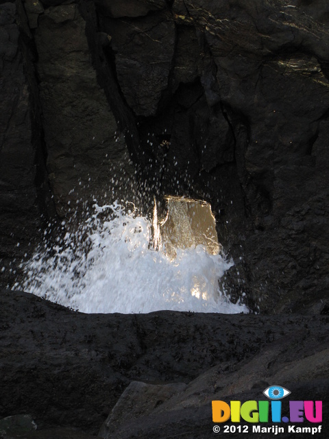 SX21436 Wave splashing though hole in rocks from Skrinkle haven to Church doors inlet